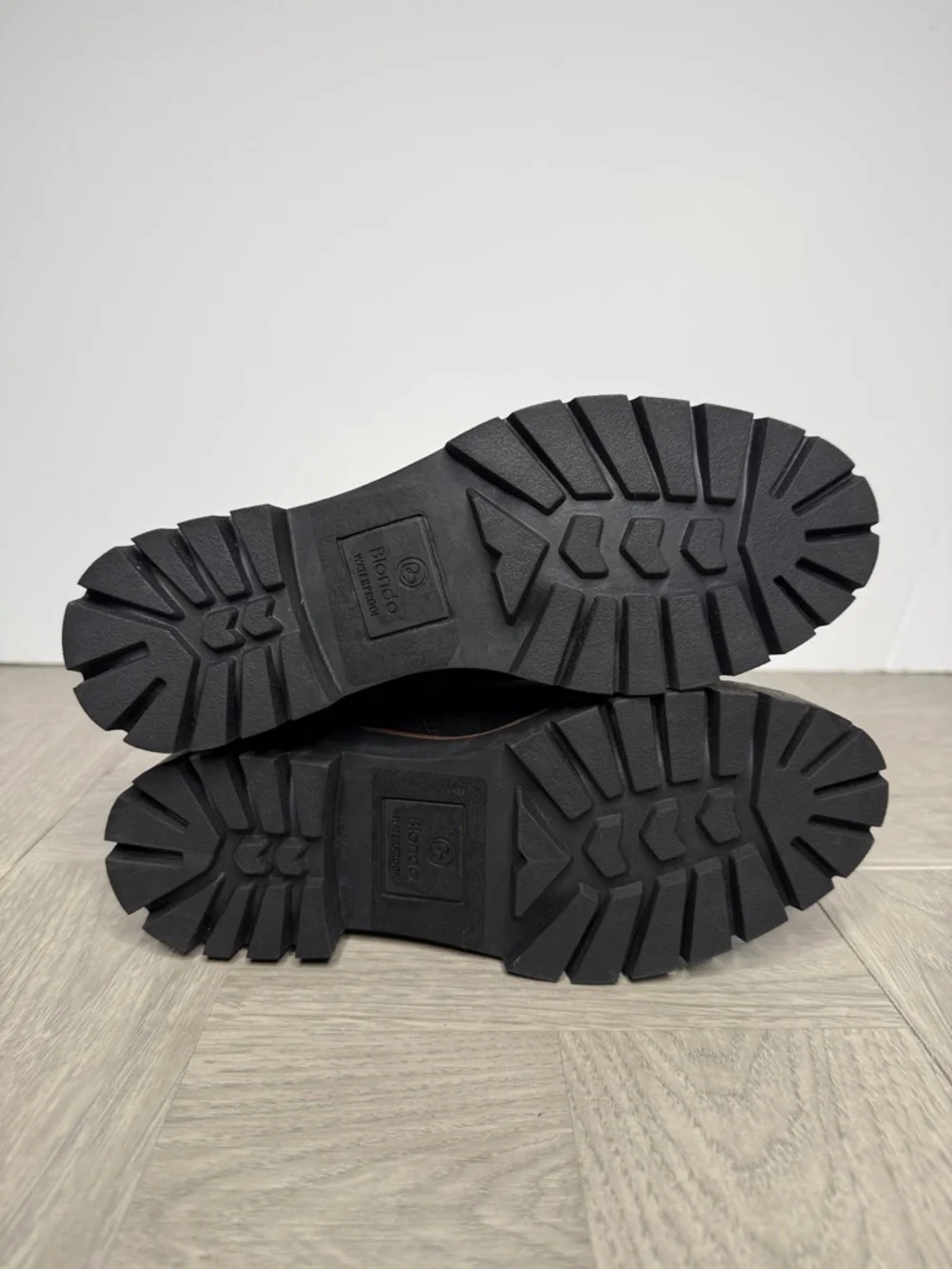 Blondo Dahlia Black Nubuck Heeled Bootie 6M